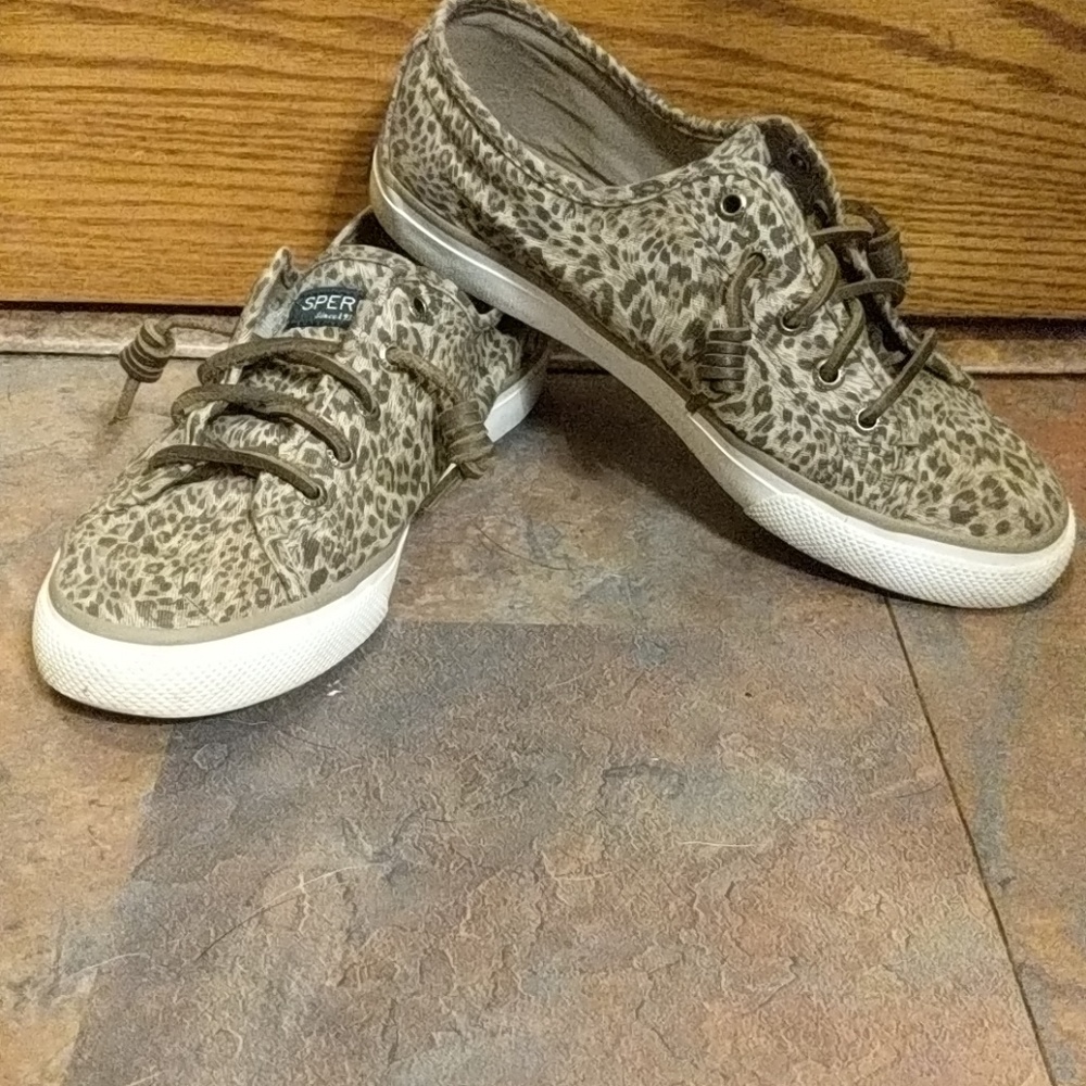 Leopard print Sperry's